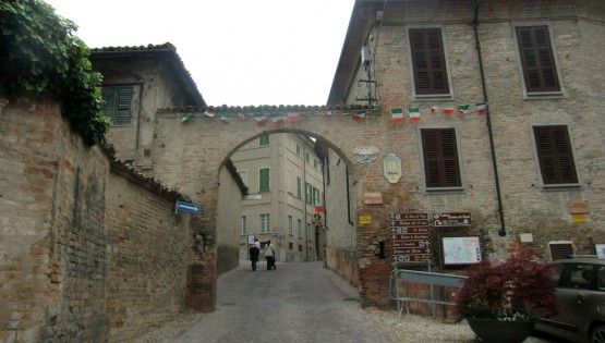 Due passi per il centro storico di Neive