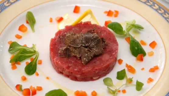 Carne cruda in insalata