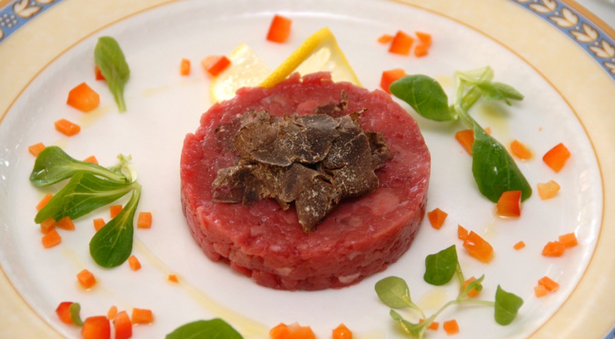 Carne cruda all'albese