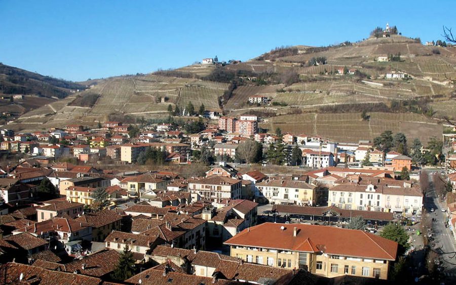 1300pxSanto_Stefano_Belbo