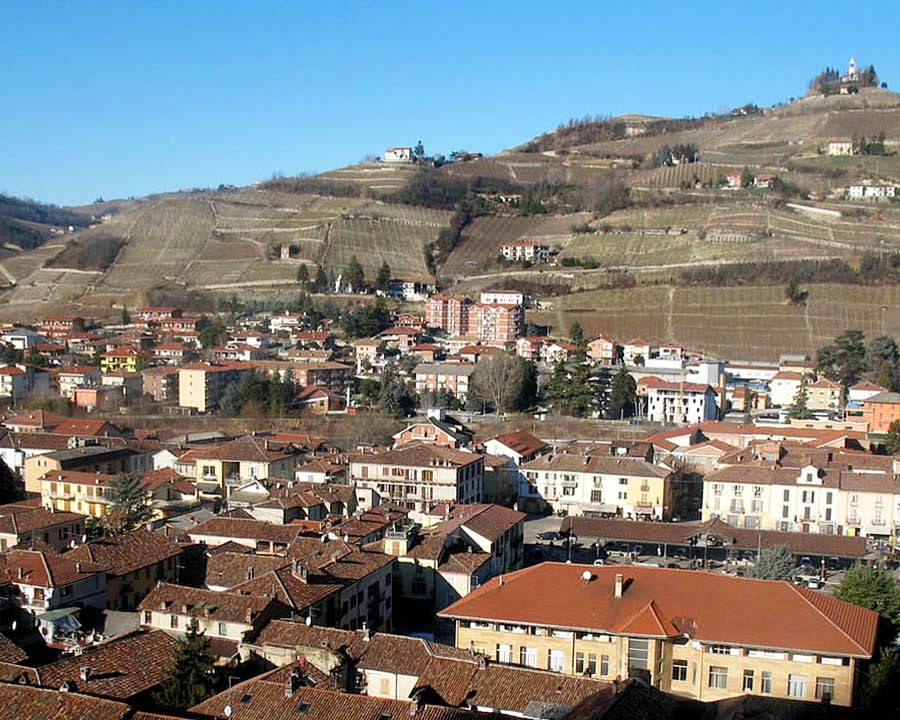 The Wednesday market in Santo Stefano Belbo - What to See in the Langhe