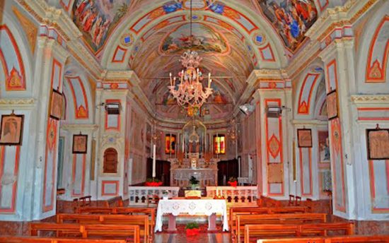 L'interno della chiesa - San Giorgio Scarampi