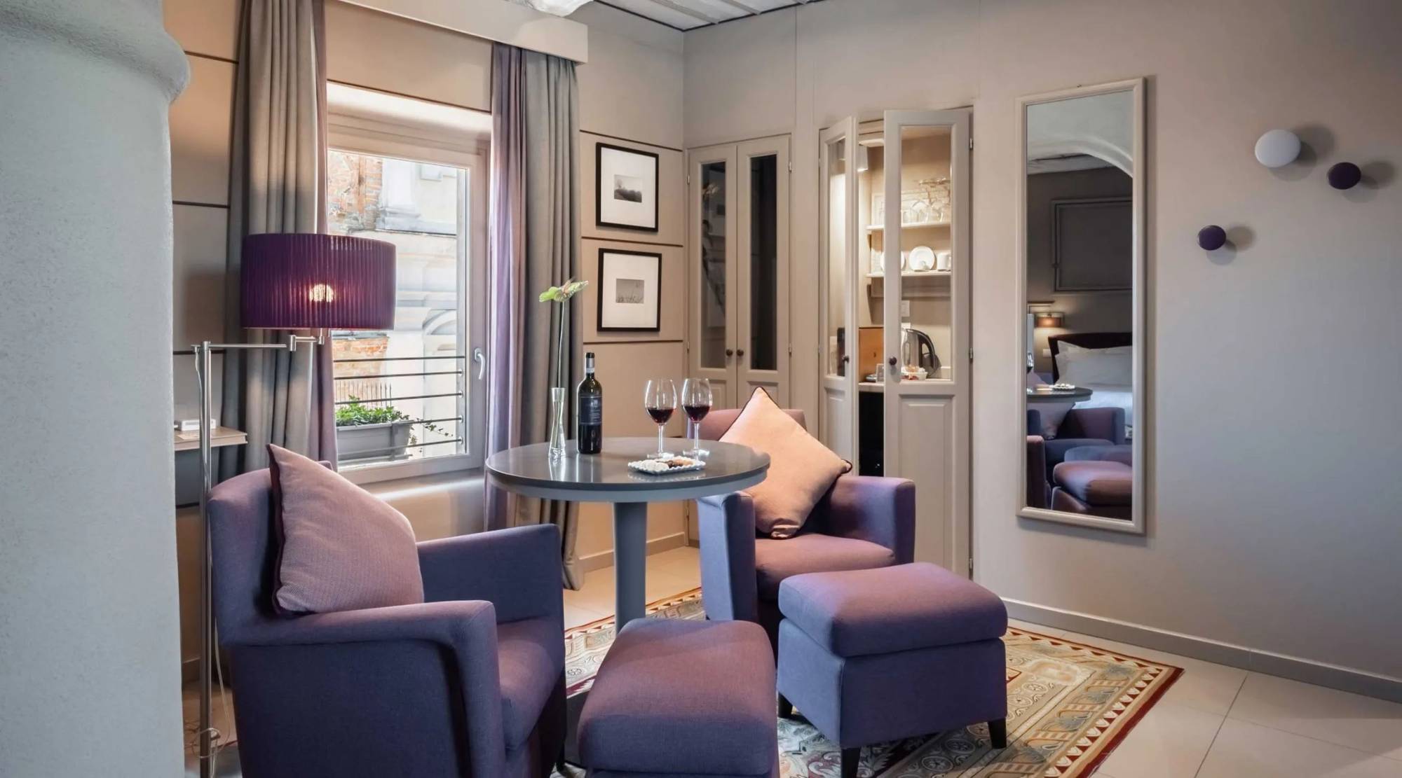 Uve-La-Morra_Suite-Barolo_salotto