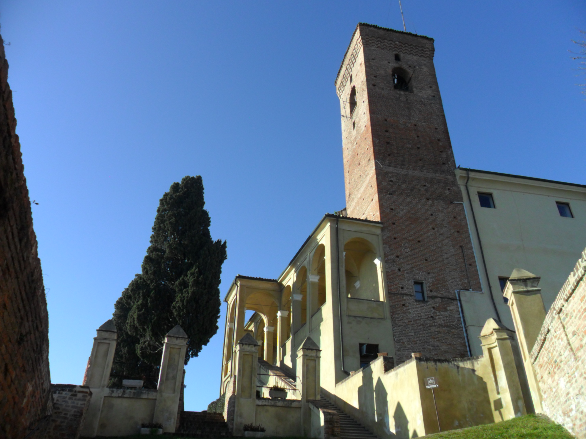 Castello di Cisterna d'Asti