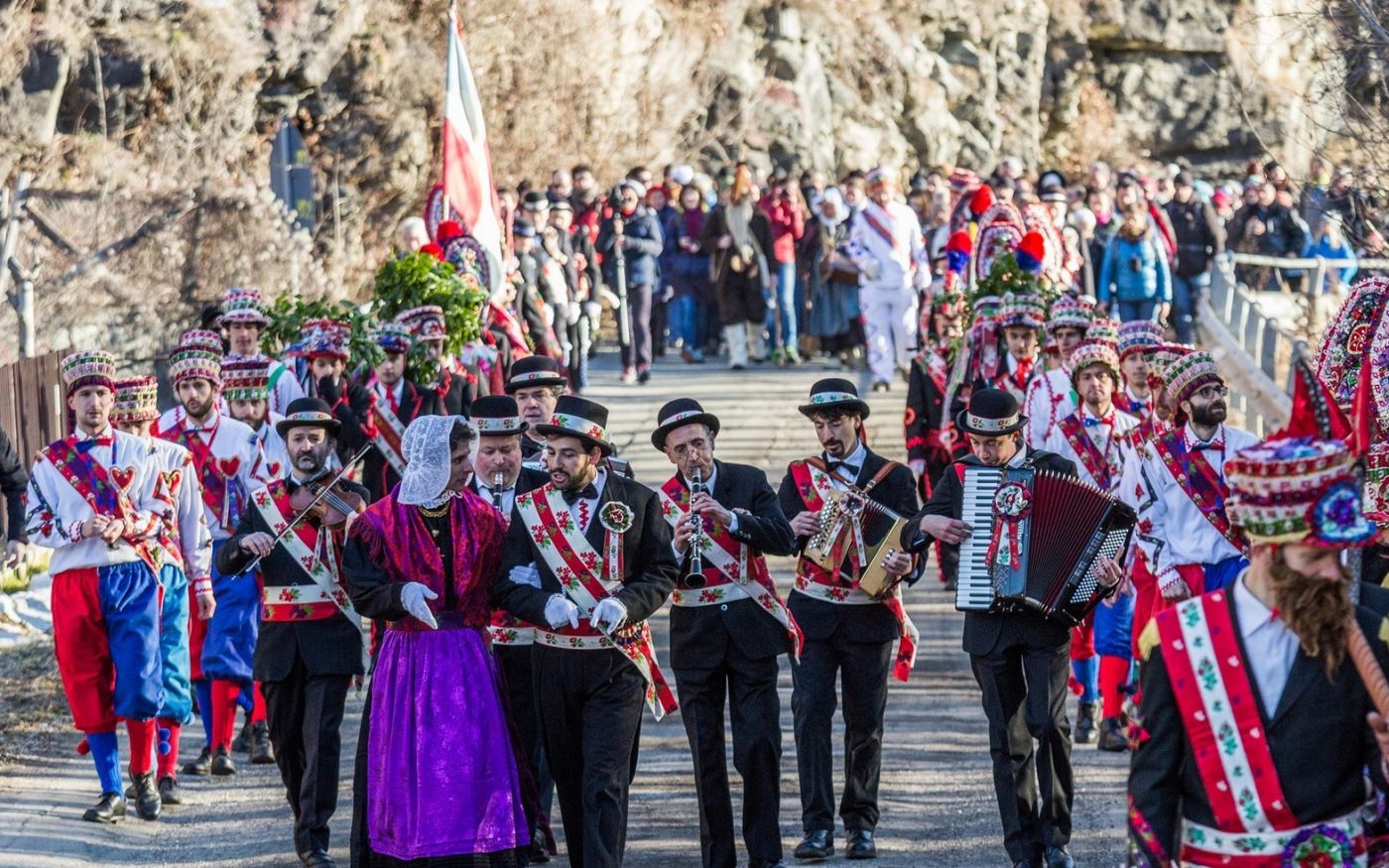 Ventaglio Pieghevole Grande In Bambù 64 Cm | Amajiji | Rosso Pavone | Per Danza E Festival