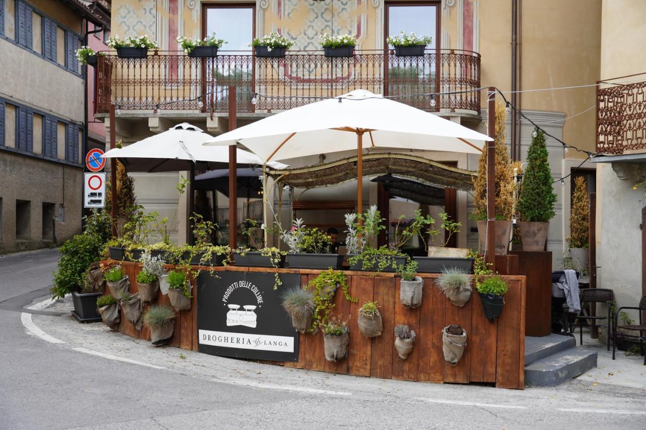 La piazzetta degli artisti-tagpage