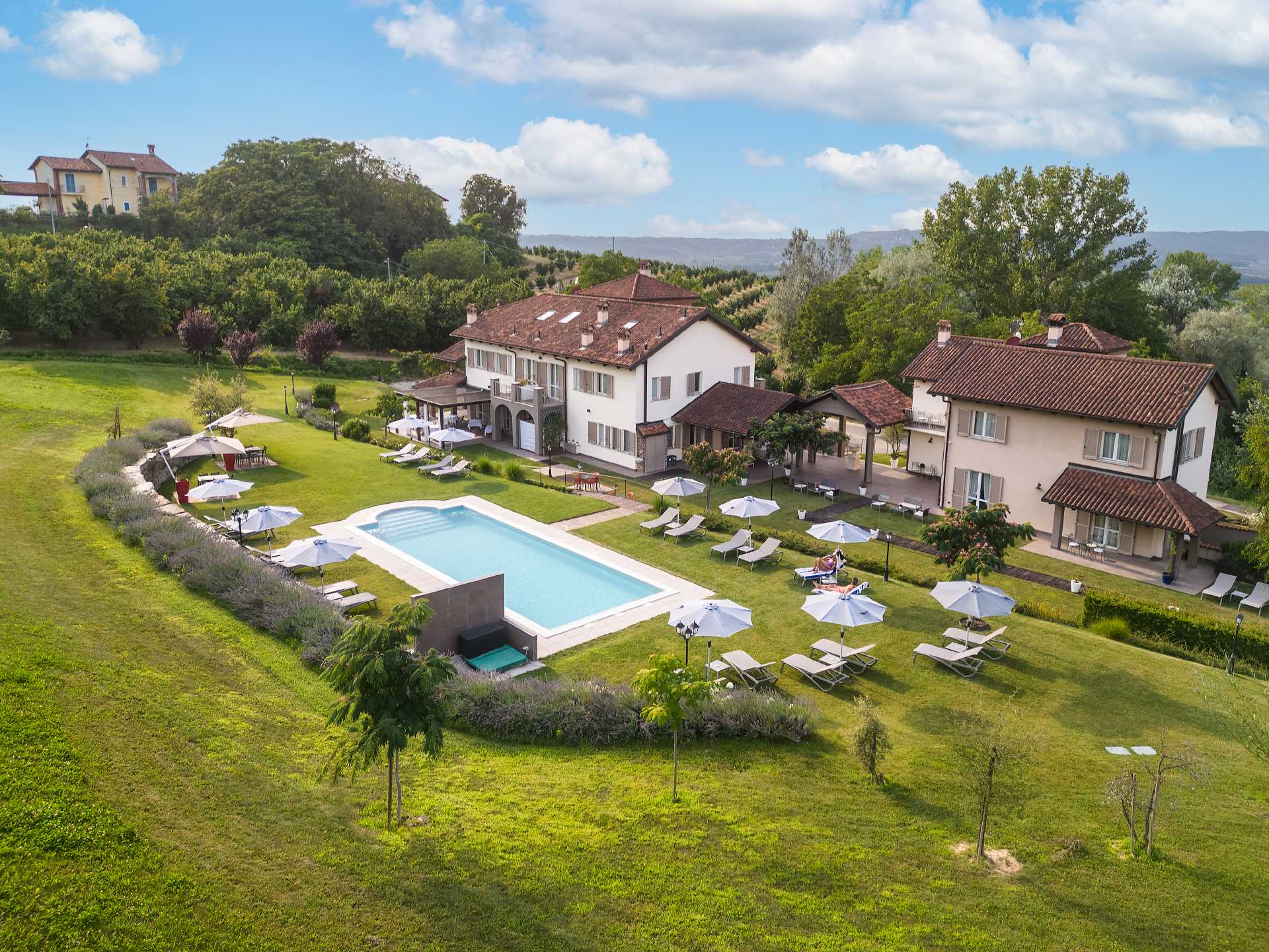 Limax Acis nasce dalla ristrutturazione di un vecchio cascinale Limax Acis - Il resort nasce dalla ristrutturazione di un vecchio cascinale