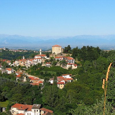 Marsaglia_(Cuneo),_veduta_da_Levante.