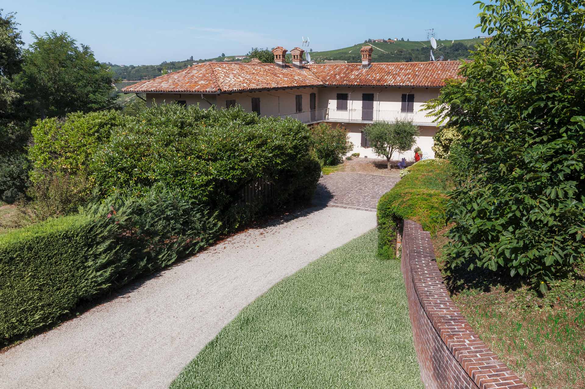 Una casa di campagna immersa nel verde Casa Silvana Alba Country House - Gli esterni immersi nel verde
