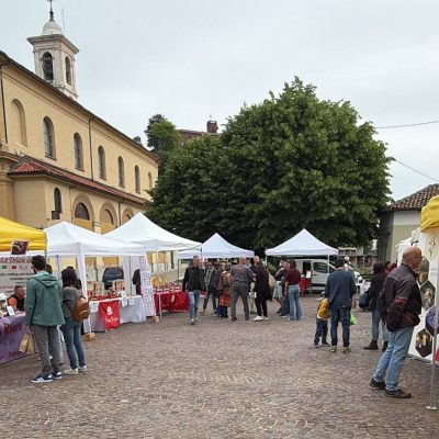 Il Mercato della Terra nella Piazza principale di Monteu Roero