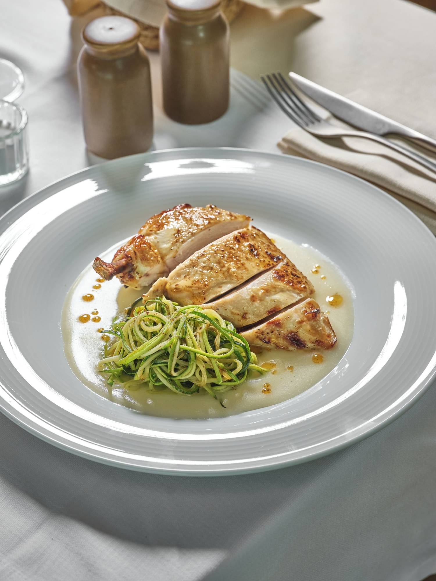 arrà_ristorante_fine_dining_alta_langa_suprema_pollo_zucchine_2